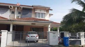 Izzahrah 4Rooms Shah Alam